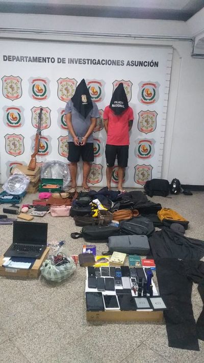 Dos aprehendidos con frondosos antecedentes por robo y supuesta tenencia de droga - Nacionales - ABC Color