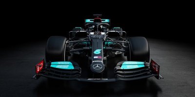 Mercedes mezcla el negro y plata para el 2021