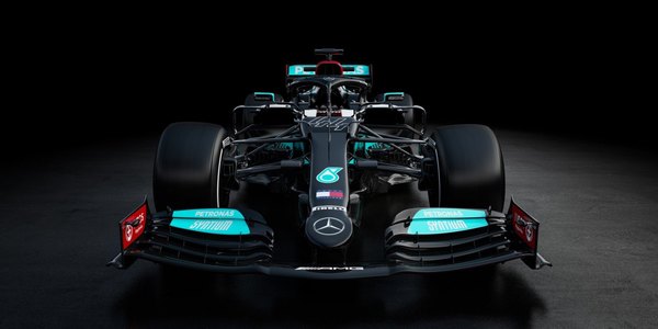 Mercedes mezcla el negro y plata para el 2021