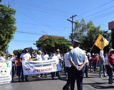 Docentes cierran ruta en Paraguarí - Nacionales - ABC Color