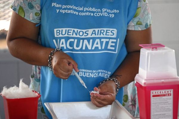 Más de 300.000 personas han sido vacunadas con dos dosis en Argentina - Mundo - ABC Color