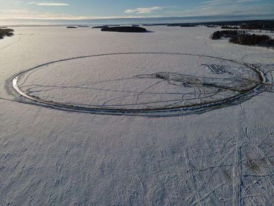 ¿Te subirías al carrusel de hielo más grande del mundo?