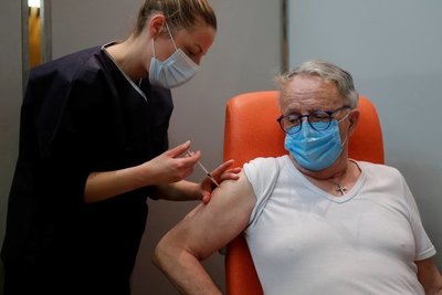 Francia finalmente comenzará a utilizar la vacuna de Oxford/AstraZeneca para mayores de 65 años - Megacadena — Últimas Noticias de Paraguay