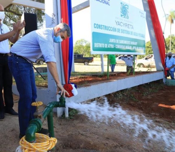 Gobierno inauguró sistemas de agua y entregó aportes productivos en jornada de trabajo