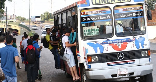 La Nación / Ucetrama está a favor de la suba del pasaje y se pliega al paro del transporte público