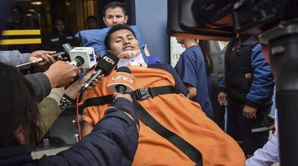 “Una vez más se salvó”, dice la hermana de Edwin Tumiri que viajaba en el bus que se accidentó en Bolivia