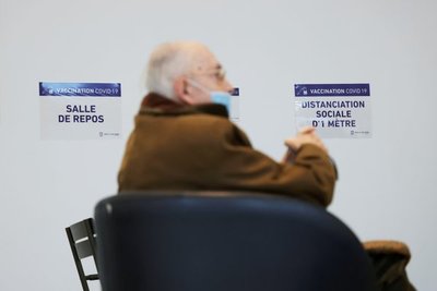 Francia comenzará a utilizar la vacuna de Oxford/AstraZeneca para mayores de 65 años | Ñanduti