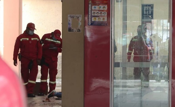 Diario HOY | Unos 5 estudiantes mueren al caer de un cuarto piso en universidad boliviana