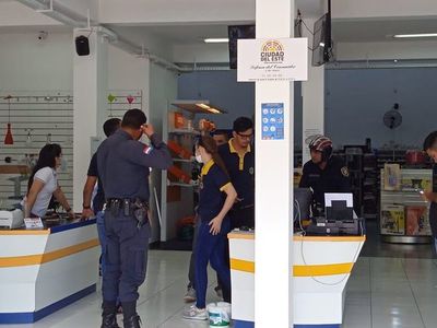 Simularon ser clientes para asaltar a funcionarios de local comercial - ABC en el Este - ABC Color