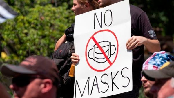 Gobernador de Texas es el primero en suspender uso obligatorio de mascarillas