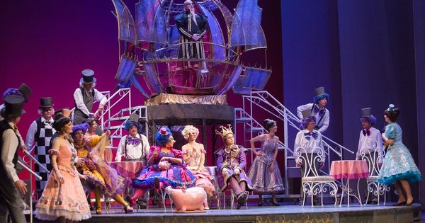La Nación / Que siga el espectáculo en la Ópera de Sofía