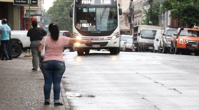 Transportistas irán al paro, exigen suba de pasaje, ya empezaron a regular