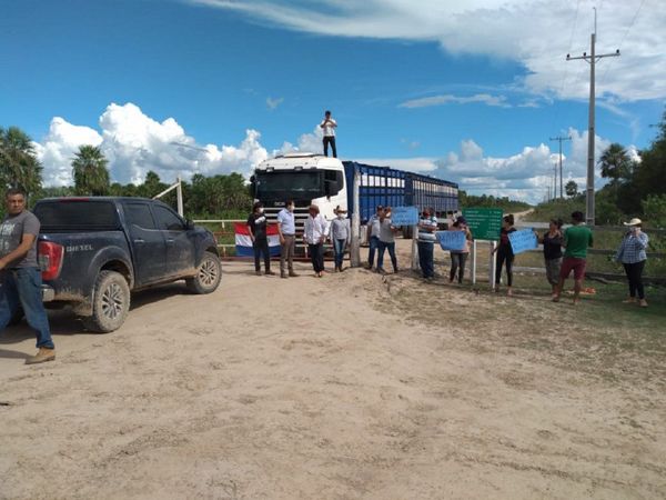 Pobladores bloquean caminos en Toro Pampa y en Bahía Negra