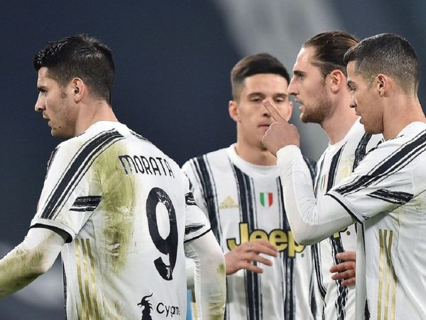 Juventus golea y se mantiene con vida