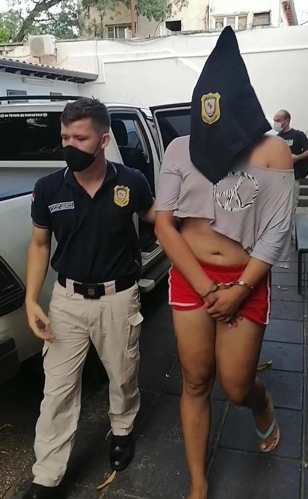 Detienen a un travesti por supuesta extorsión - Nacionales - ABC Color