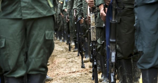 La Nación / Diez rebeldes disidentes de las FARC mueren en bombardeo militar en Colombia