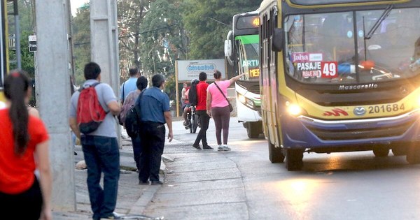 La Nación / Ucetrama está a favor de suba del pasaje y el paro
