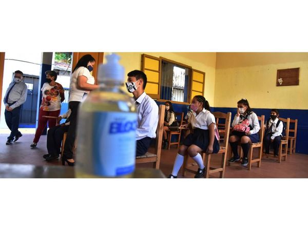 Vuelta parcial a clases por marcha docente y falta de infraestructura