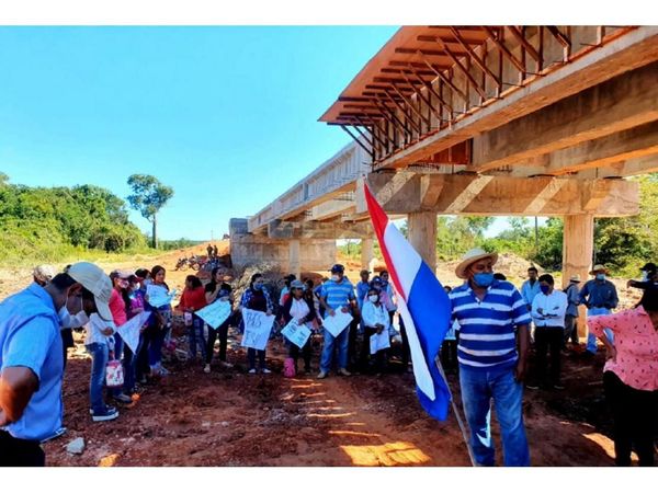 Pobladores reclaman puentes inconclusos en Concepción