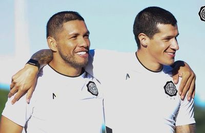 Va llegando gente a la Villa franjeada - Fútbol - ABC Color