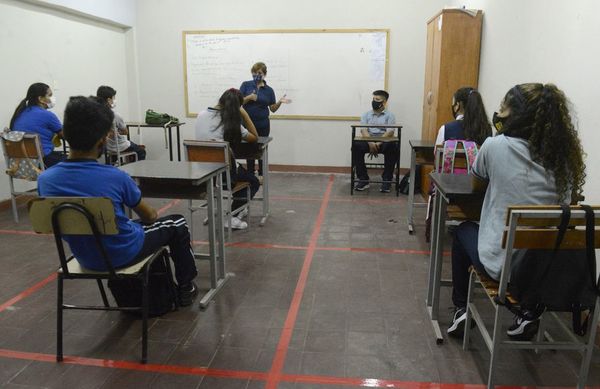 Iniciaron las clases en “modo covid” pese a las carencias - Nacionales - ABC Color