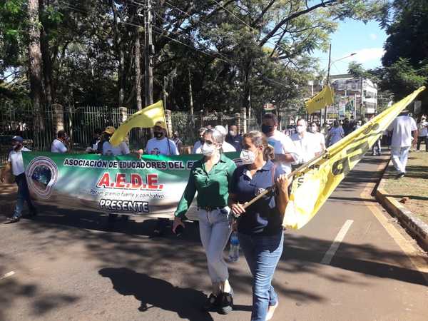 Docentes: “Nos quieren llevar al matadero”