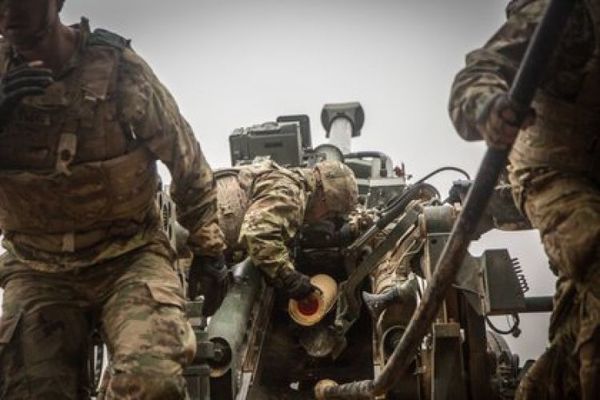 Una base militar que alberga a tropas de EEUU en Irak fue atacada con cohetes