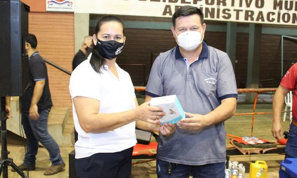 Entregan insumos para lavamanos a instituciones de Hernandarias