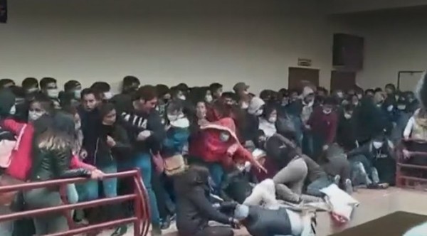 Tragedia en Bolivia: siete estudiantes mueren al caer del cuarto piso de una universidad