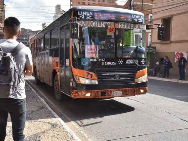 Movilizaciones frente al MOPC contra la suba del pasaje · Radio Monumental 1080 AM