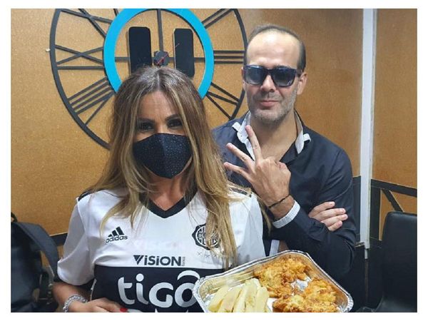 Lorena Arias se puso la franjeada y comió tortilla