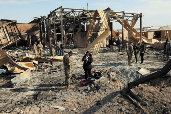 Diez cohetes alcanzan base en Irak que alberga tropas de EE. UU.