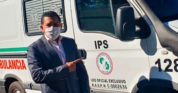 La Nación / Indigna proselitismo de Churri Vázquez y Lilian Samaniego con ambulancia de IPS en Alberdi