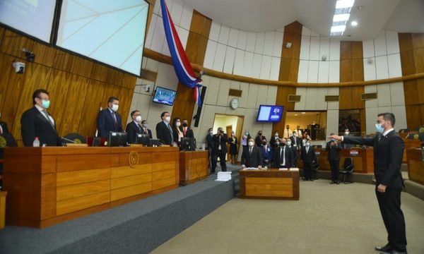 Juró reemplazo de Robert Acevedo en Diputados