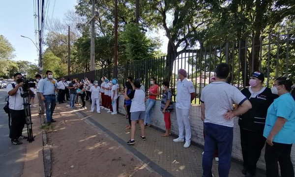 Médicos y enfermeros del INERAM se manifiestan ante falta de insumos para pacientes con Covid-19