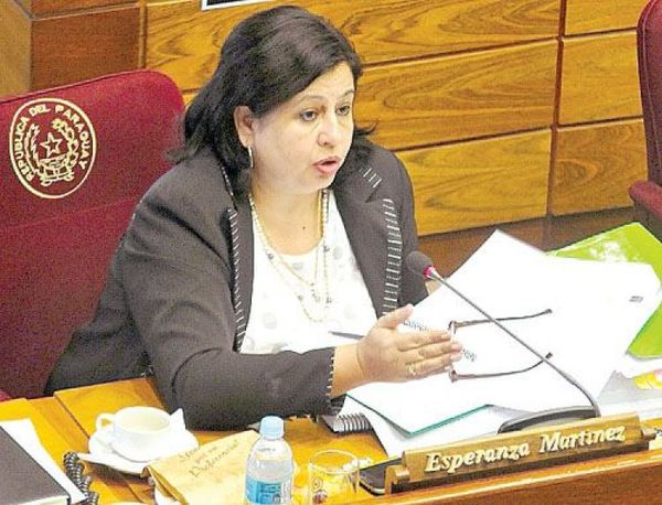 Senadora plantea redireccionar bonos a compra de medicamentos