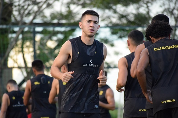 Guaraní recibe al Royal Pari en Villa Elisa