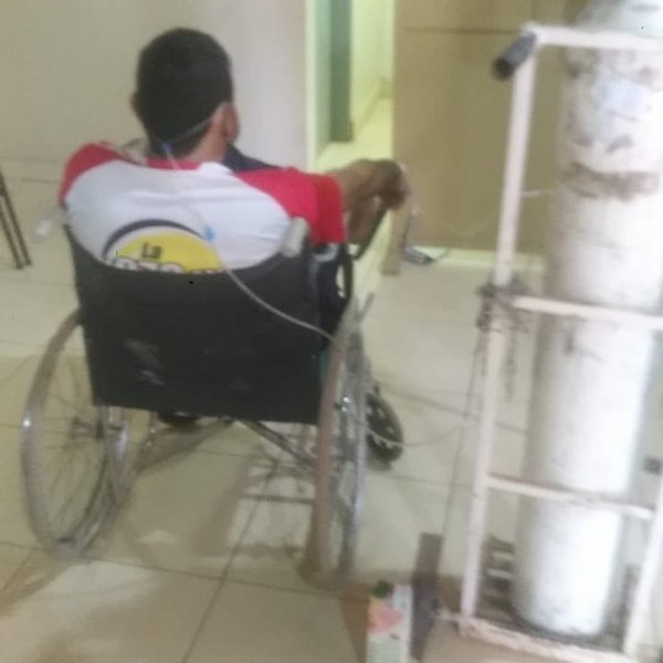 Hospital de Caacupé en crisis: pacientes esperan en pasillos de urgencia con balones de oxígeno | Ñanduti