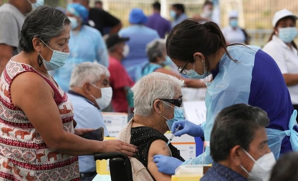 Diario HOY | Chile, de ser uno de los más golpeados a ser líder en vacunación en un año