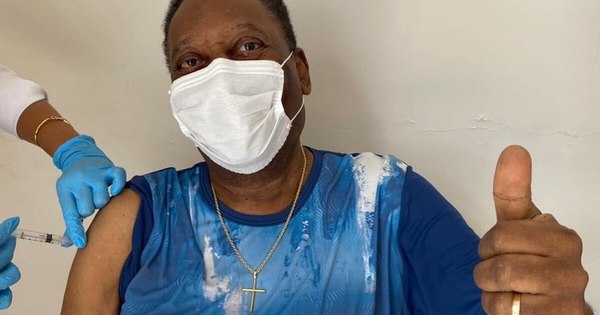 La Nación / “Un día inolvidable”: Pelé se vacuna contra el COVID-19