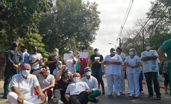 Diario HOY | Enfermeras mantienen movilización en protesta por stock cero en hospitales