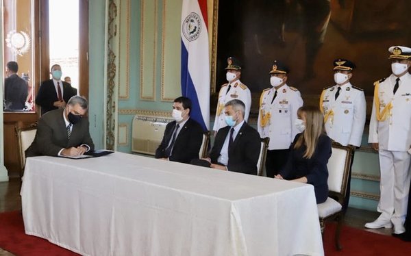 Más de 50.000 paraguayos accederán a formaciones digitales tras acuerdo del Gobierno y Microsoft
