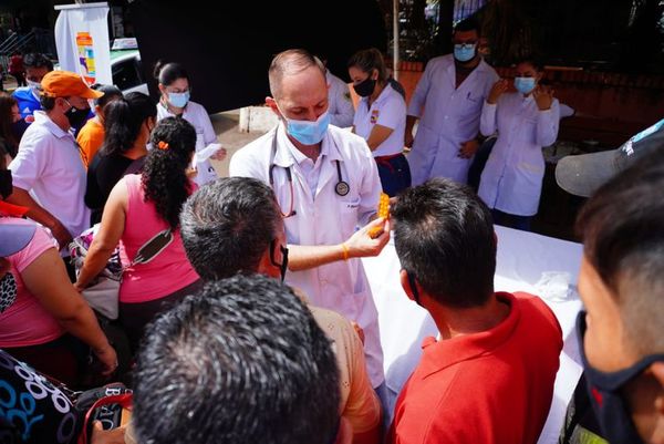 Distribuyen 2.000 blíster de Ivermectina en la zona céntrica de CDE - ABC en el Este - ABC Color