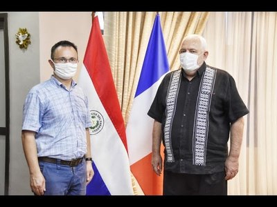 GRATA VISITA DEL EMBAJADOR FRANCÉS AL GOBERNADOR DE ITAPÚA