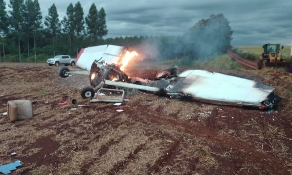 Dos muertos tras caída de avioneta en Naranjal