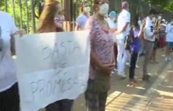 Colapso sanitario en Paraguay : Familiares denuncian falta de medicamentos. - SNT
