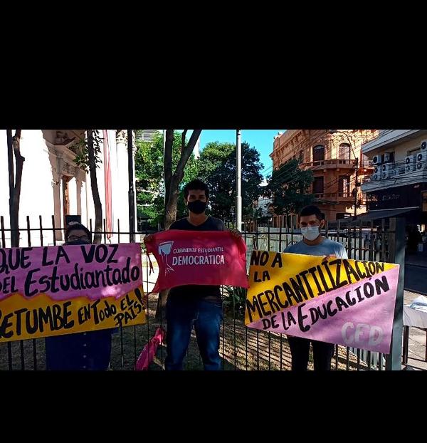 Universitarios exigen garantías educativas al Estado | El Independiente