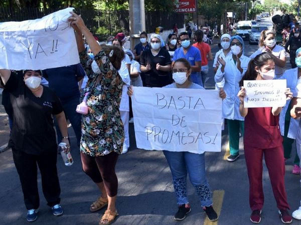 Llueven críticas y Salud da promesas de insumos