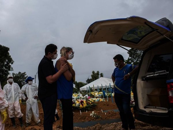 El peor momento de la pandemia en Brasil: Casi 2.000 muertos en un día