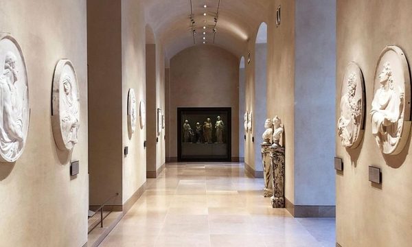 El museo Louvre recuperó dos reliquias robadas hace 40 años